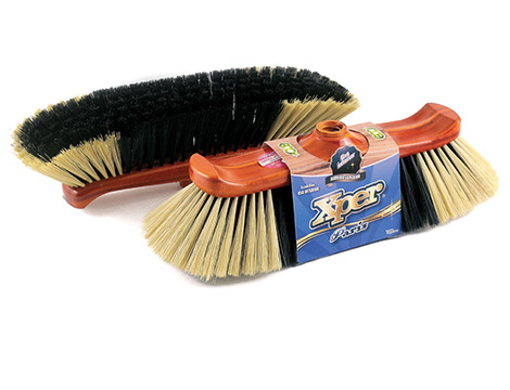 [5978] ESCOBILLON PARIS CURVO LAQUEADO CEDRO,CERDA PVC 030
